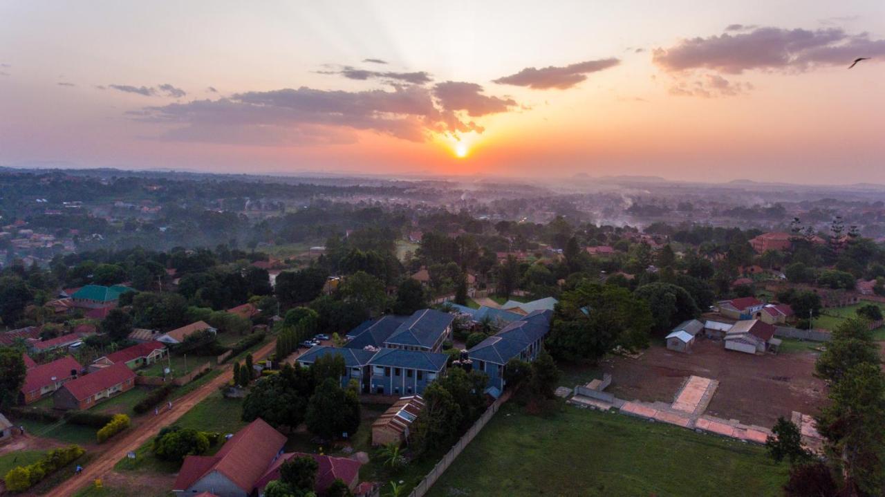 Trisek Hotel Hoima Exterior photo